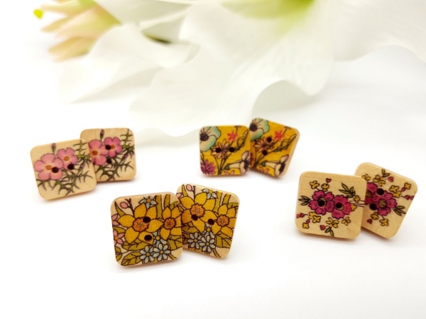 Blumen Knopf Ohrstecker quadratisch